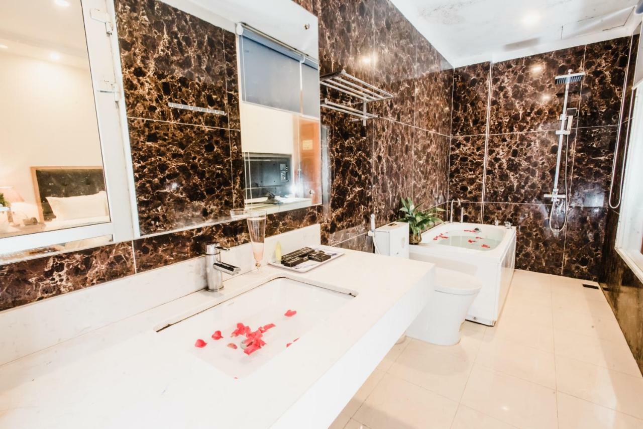 Hotel Royal Van Lung Экстерьер фото
